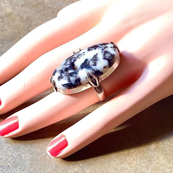 White Buffalo Gemstone in a Handcrafted 925 Stamped Ring (6) - Picture 3 of 10